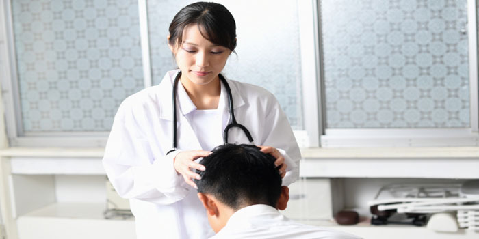 頭皮湿疹による抜け毛や薄毛の対策方法について